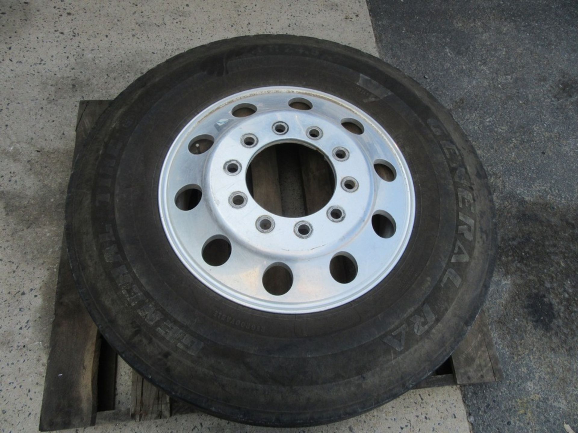 General 11R24.5 Tires on rims - Image 5 of 16
