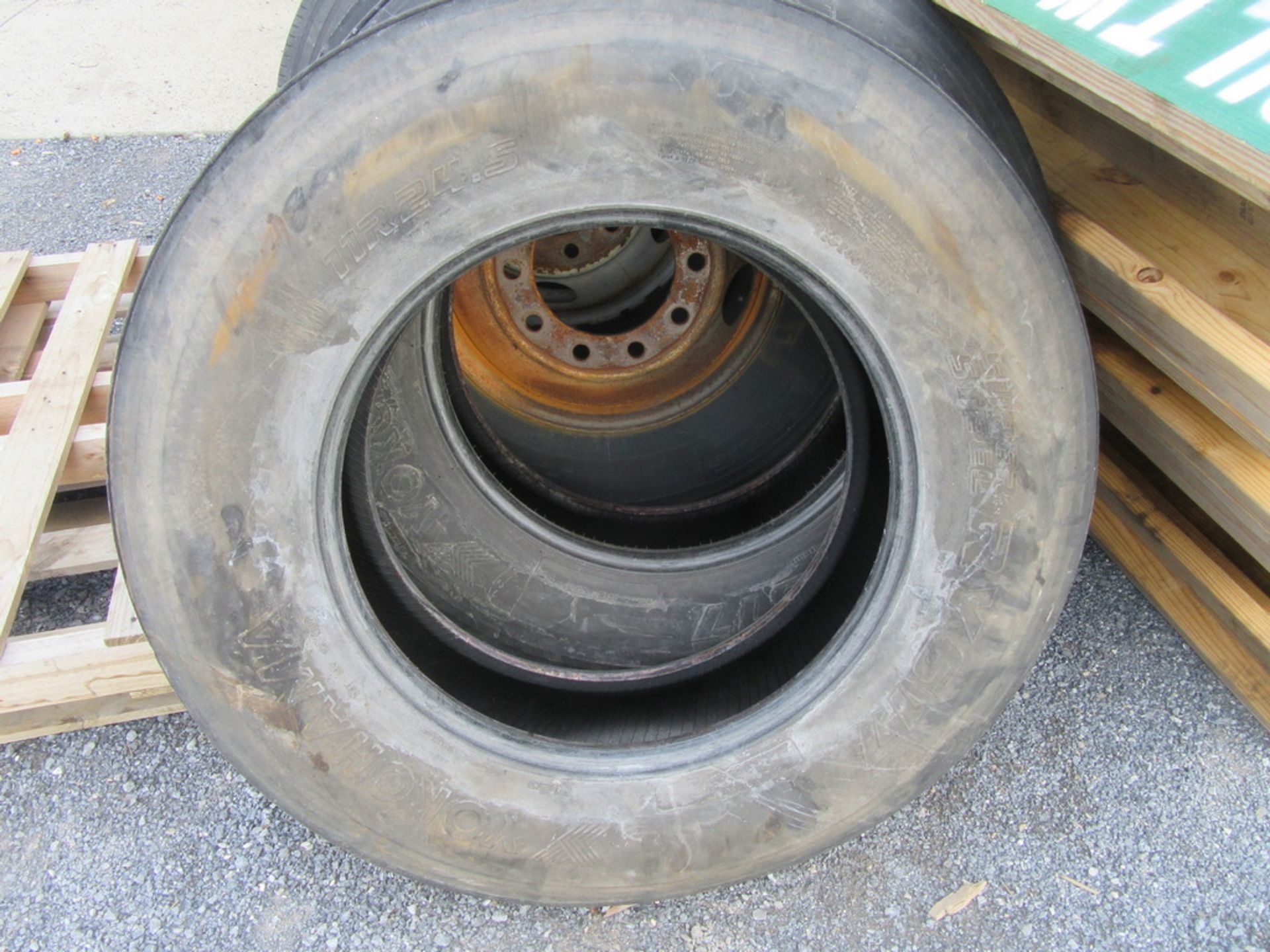 2010 Yokohama RY617, 11R24.5 Tires - Image 2 of 15