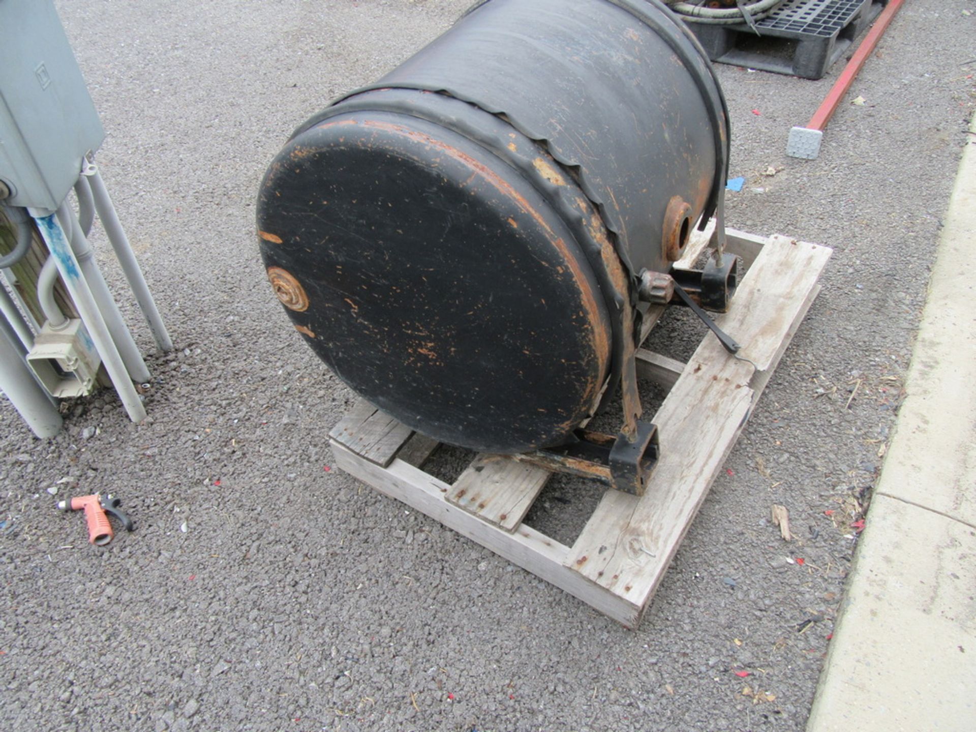 Oil reservoir - Image 4 of 5