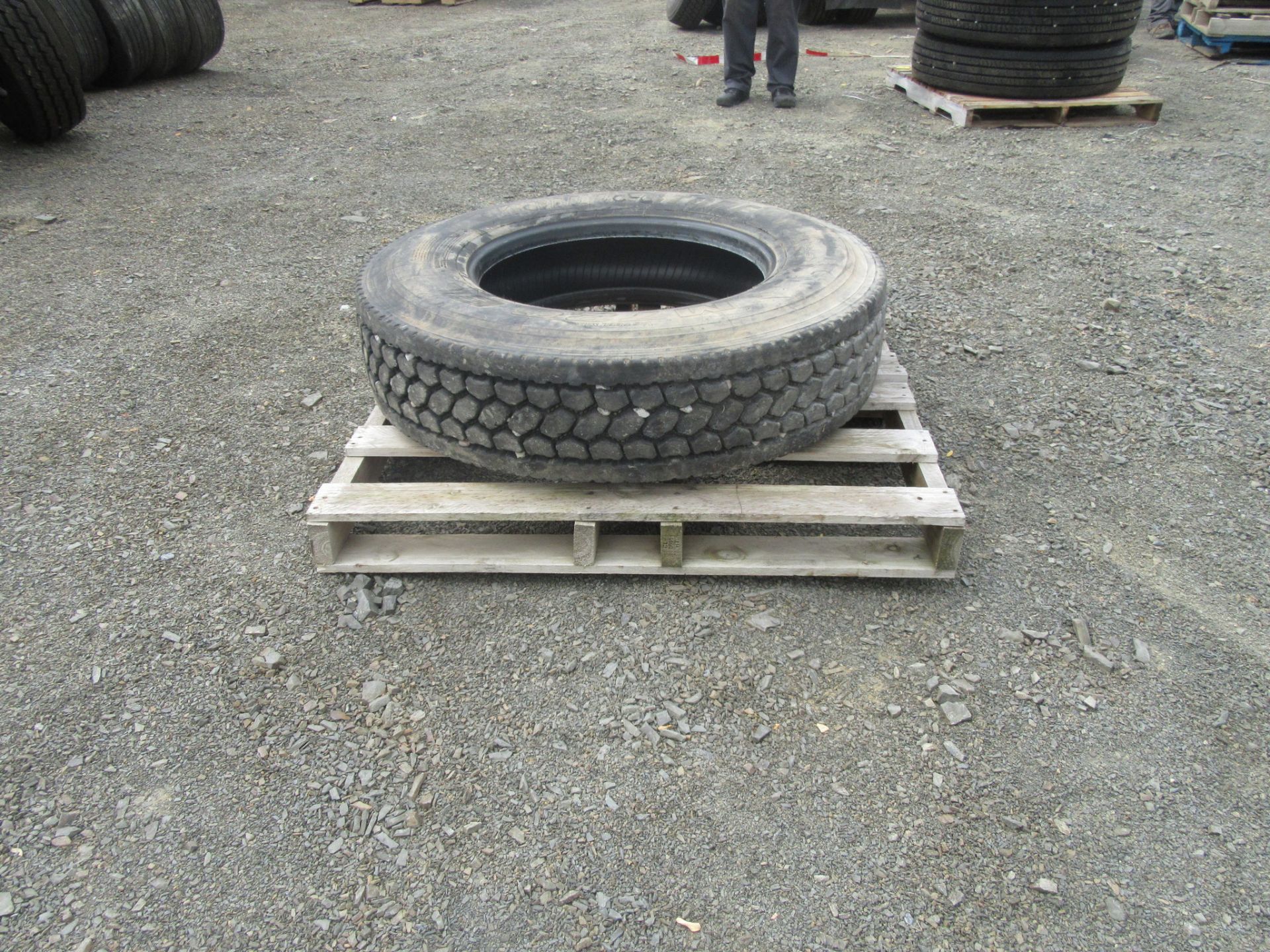 Bridgestone 11R24.5 Tire - Image 9 of 11