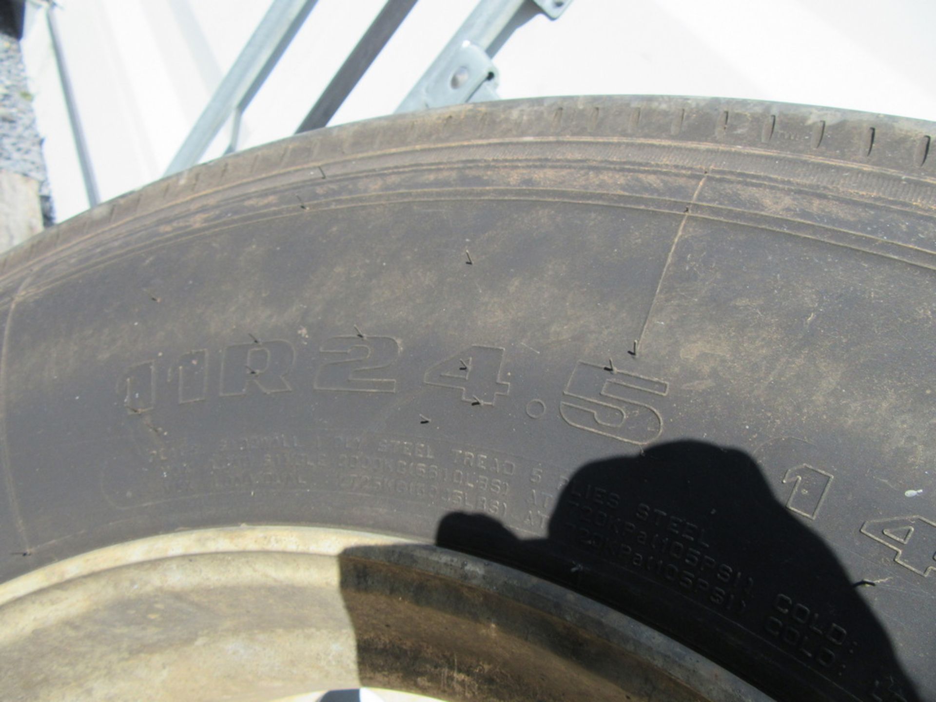 2011 Gladiator QR55-ST, 11R24.5 Tires on rims - Image 11 of 14