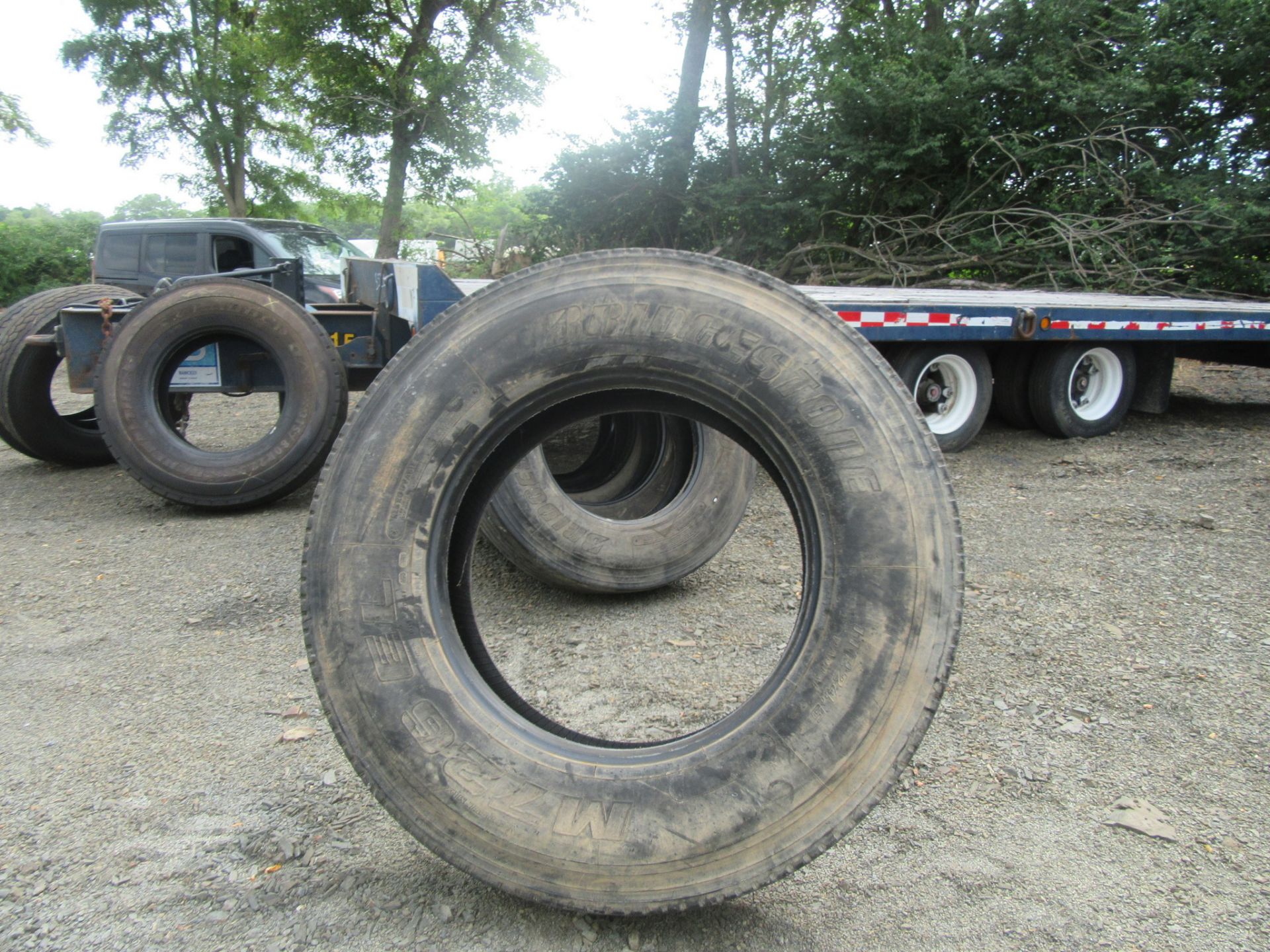 Bridgestone 11R24.5 Tire - Image 5 of 11