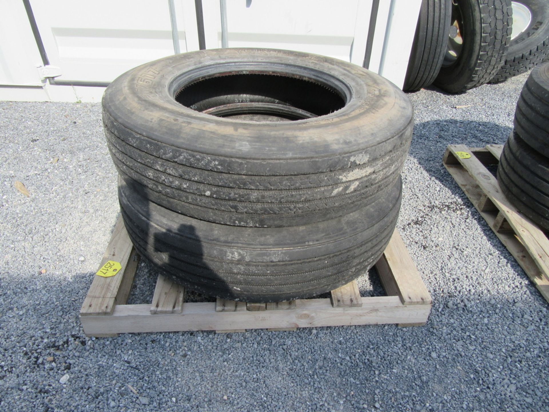 2010 Yokohama RY617, 11R24.5 Tires - Image 11 of 15