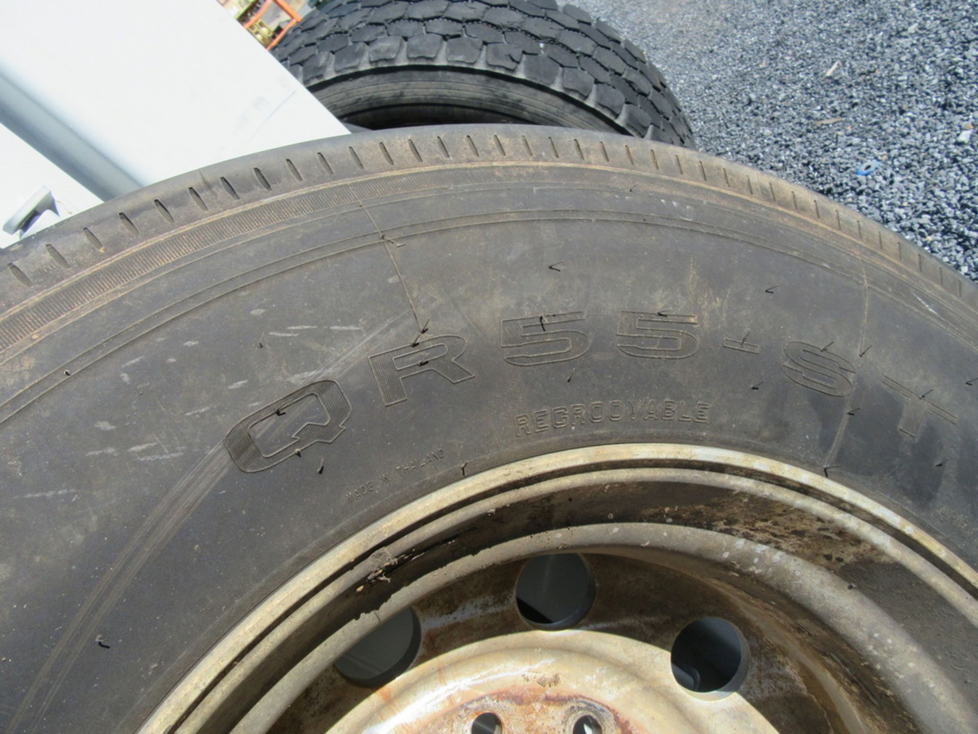 2011 Gladiator QR55-ST, 11R24.5 Tires on rims - Image 10 of 14