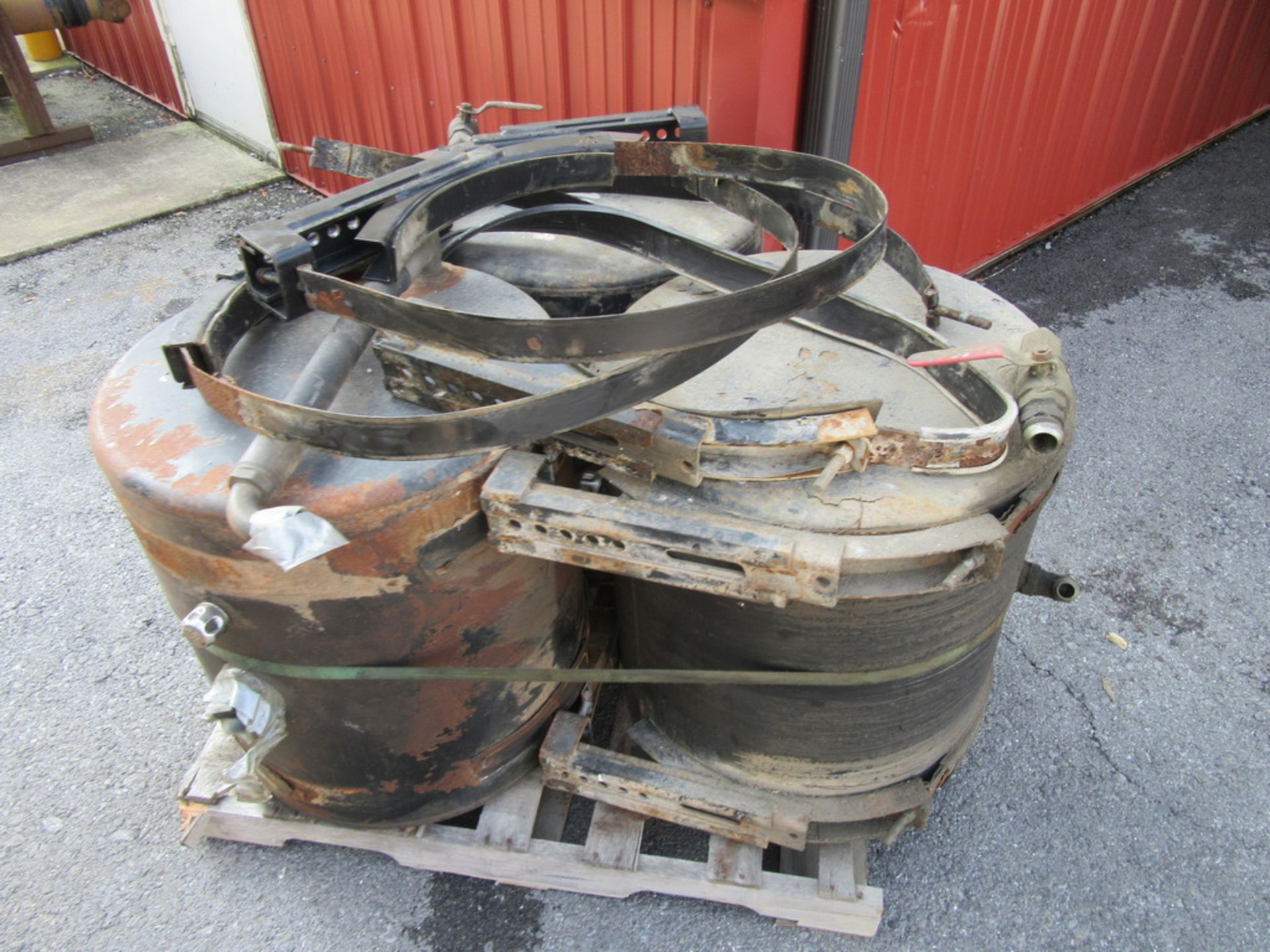 Hydraulic tanks - Image 2 of 4