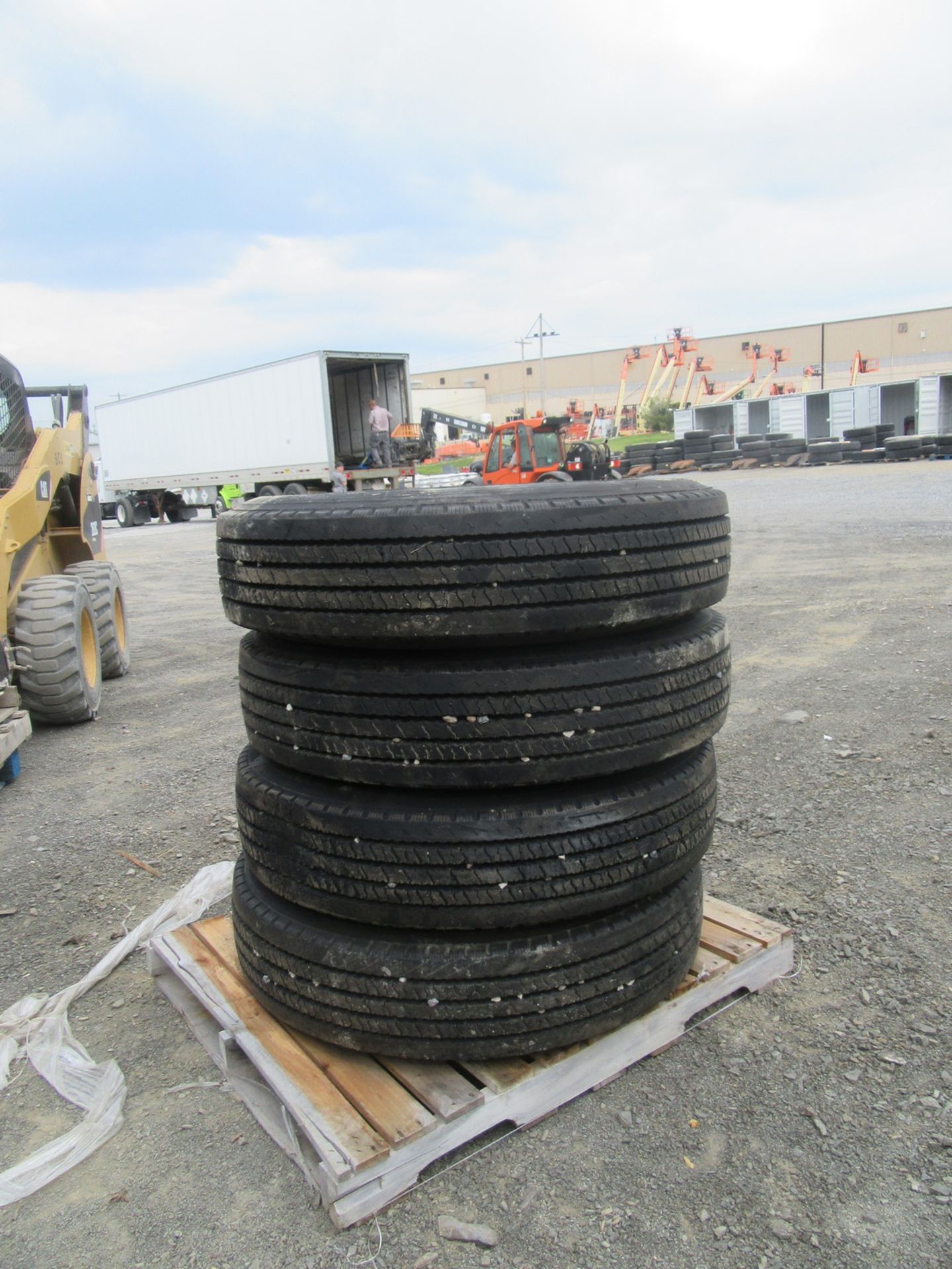 Yokohama 11R24.5 Tires - Image 5 of 7