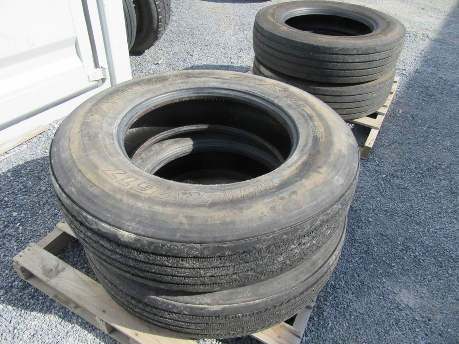 2010 Yokohama RY617, 11R24.5 Tires - Image 9 of 15
