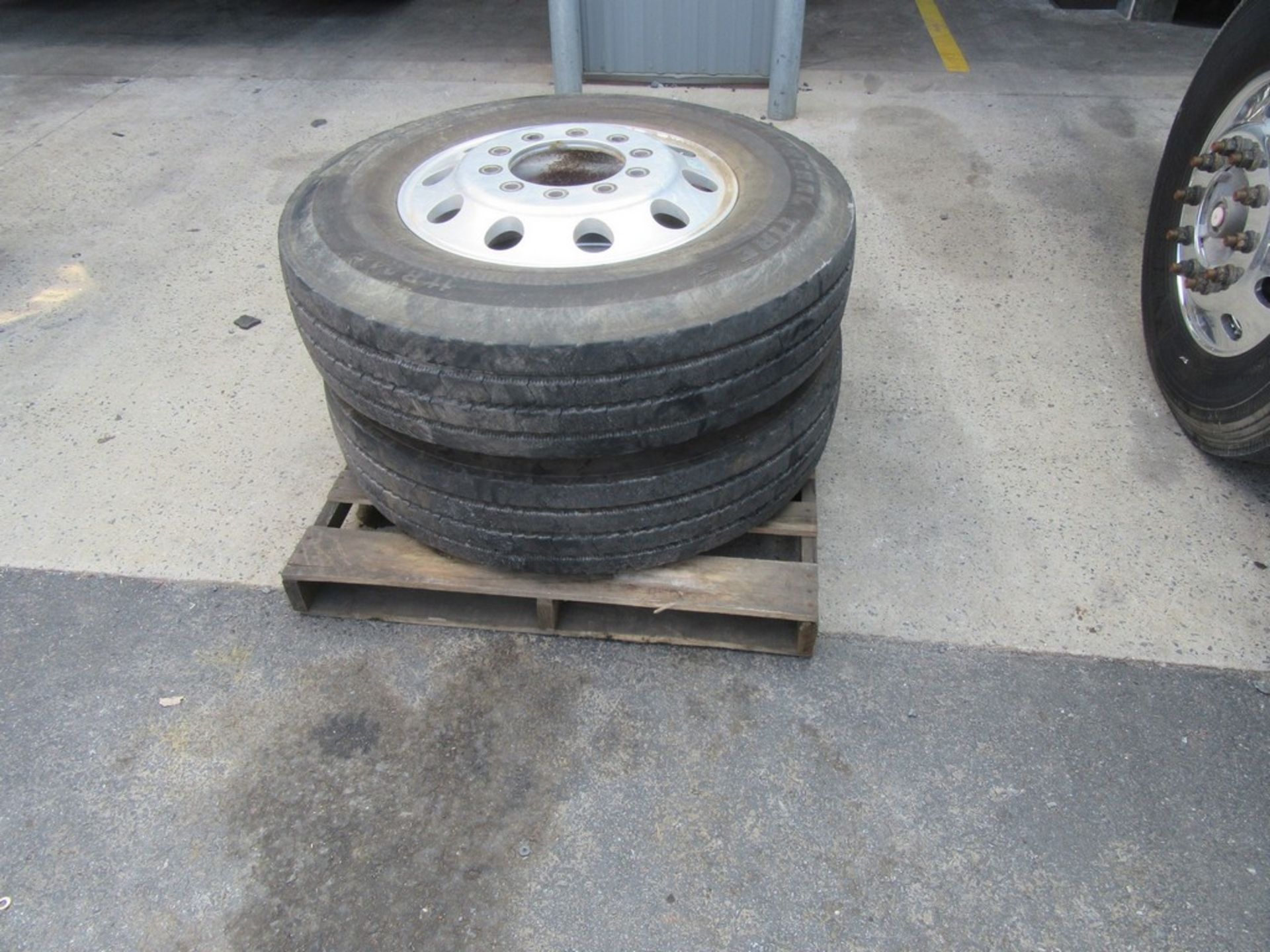General 11R24.5 Tires on rims - Image 14 of 16