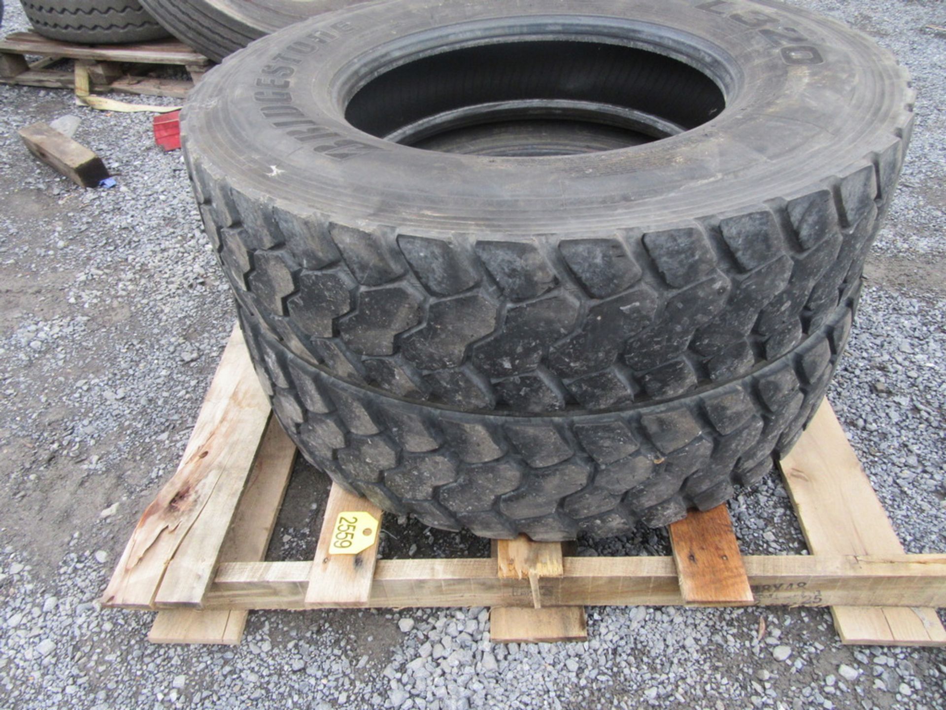 2007 Bridgestone L320, 11R24.5 Tires