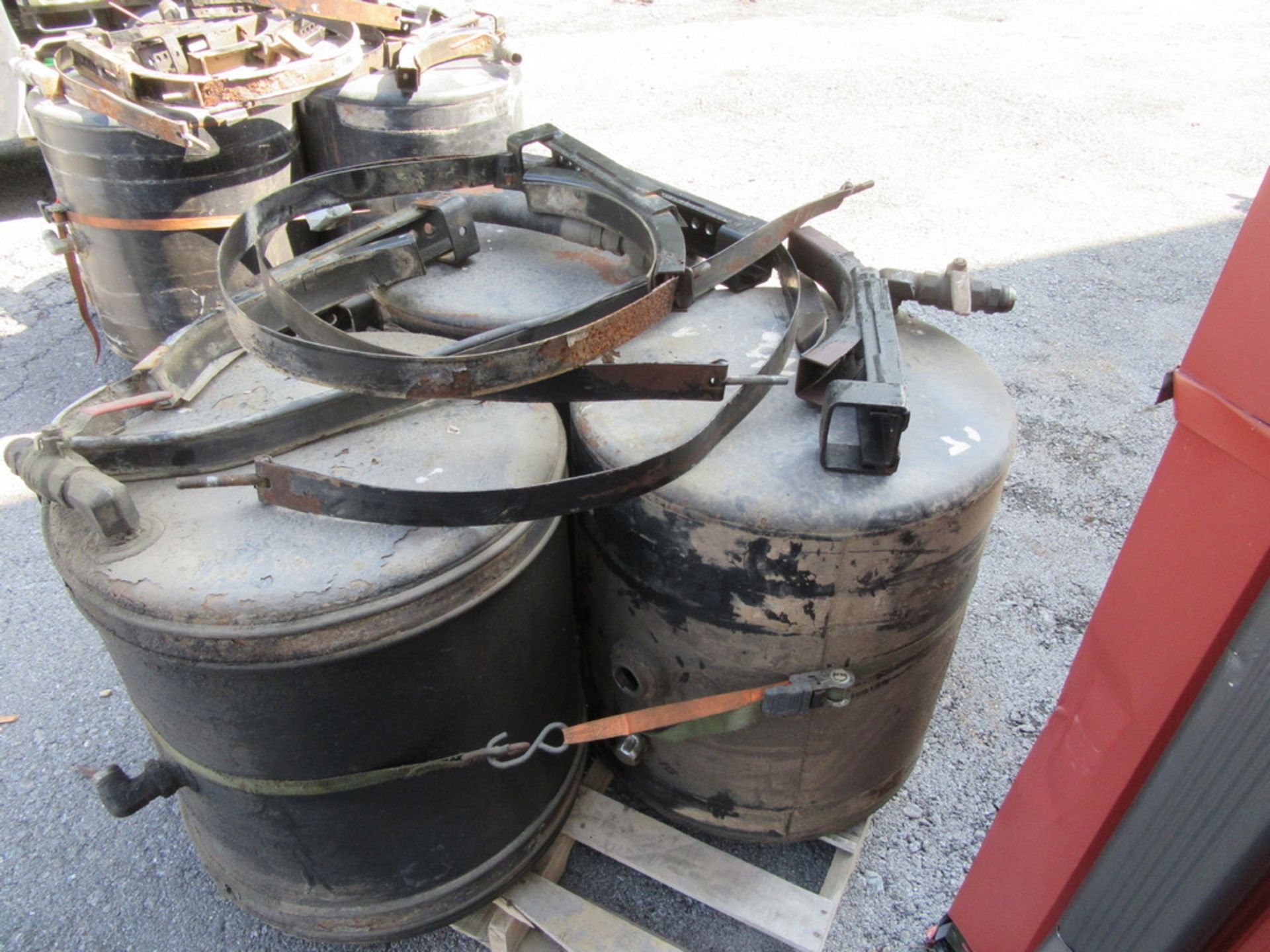 Hydraulic tanks - Image 3 of 4