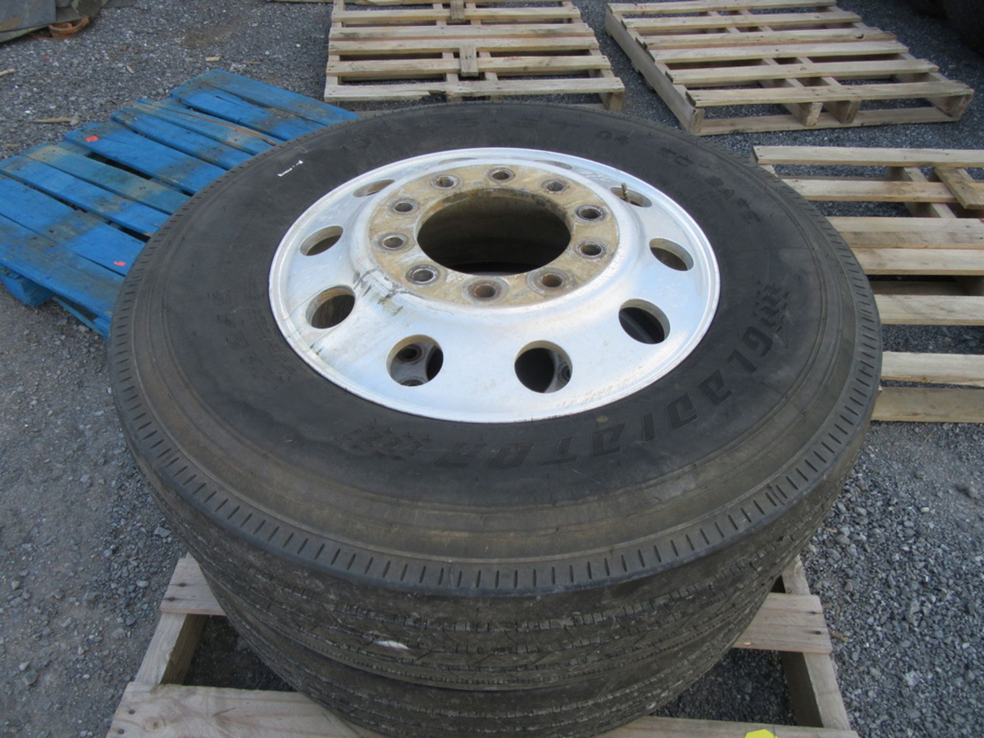 2011 Gladiator QR55-ST, 11R24.5 Tires on rims - Image 13 of 14