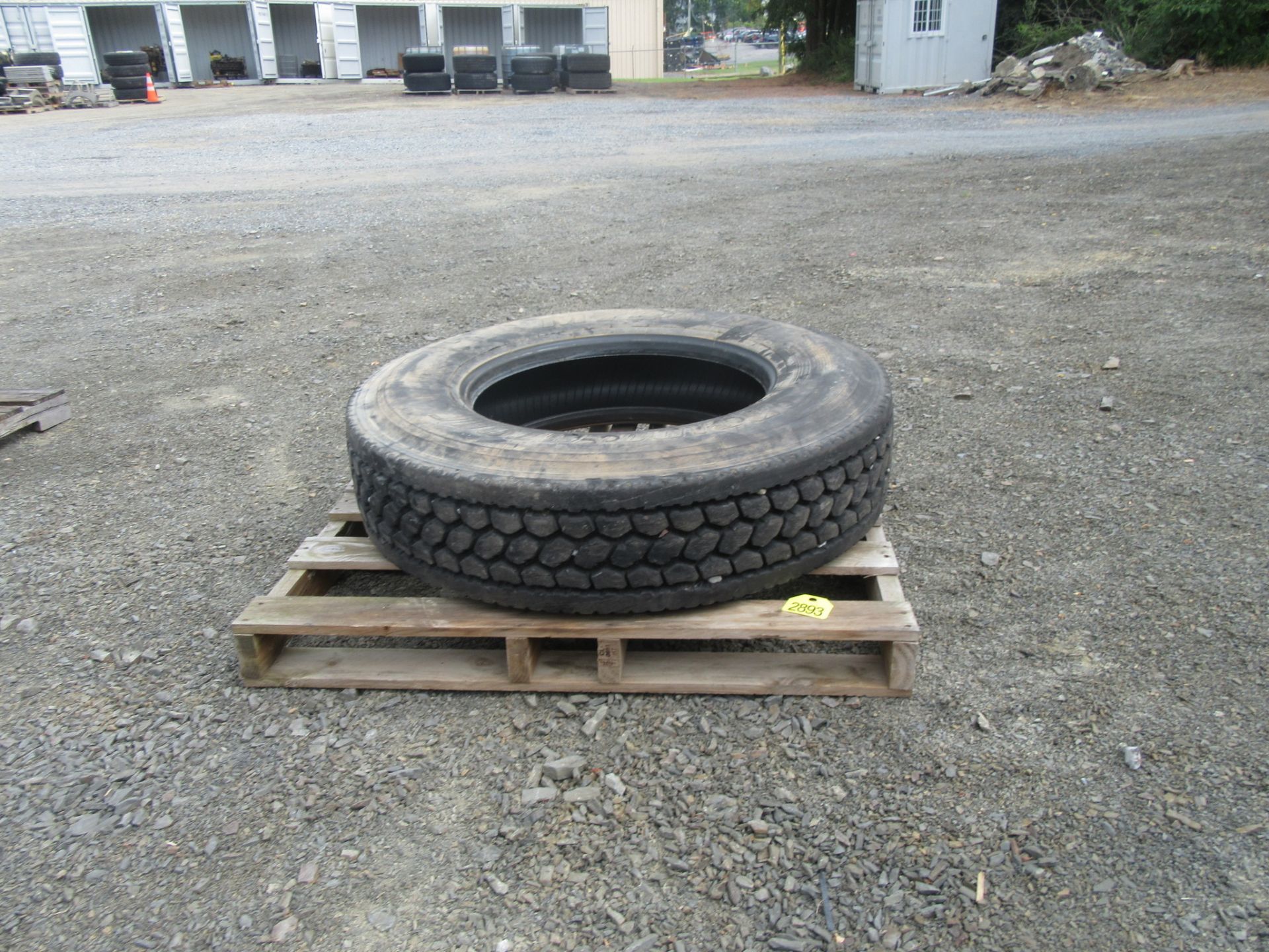 Bridgestone 11R24.5 Tire - Image 7 of 11