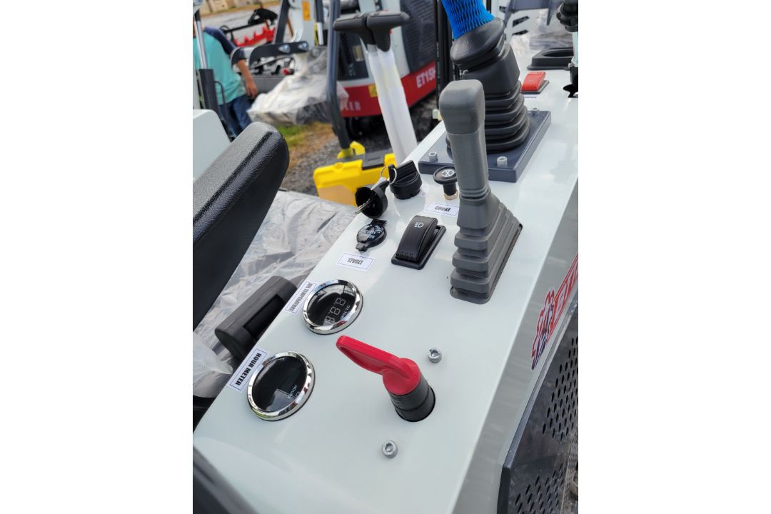 Battler ET15H-6 Mini Excavator 'NEW ' - Image 6 of 18