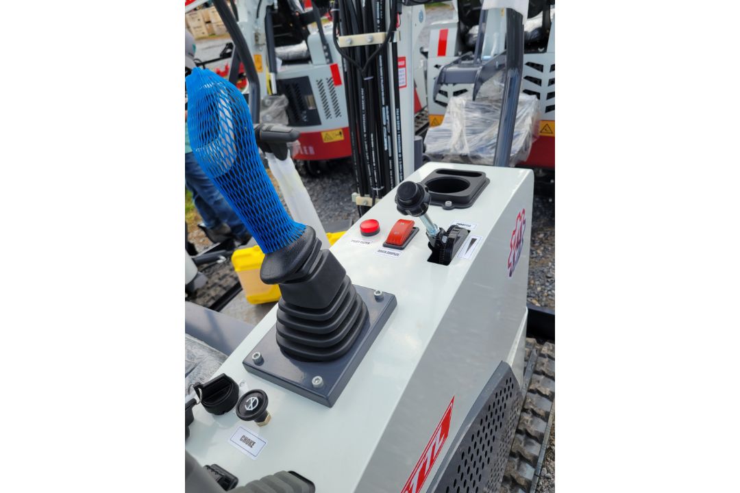 Battler ET15H-6 Mini Excavator 'NEW ' - Image 7 of 18