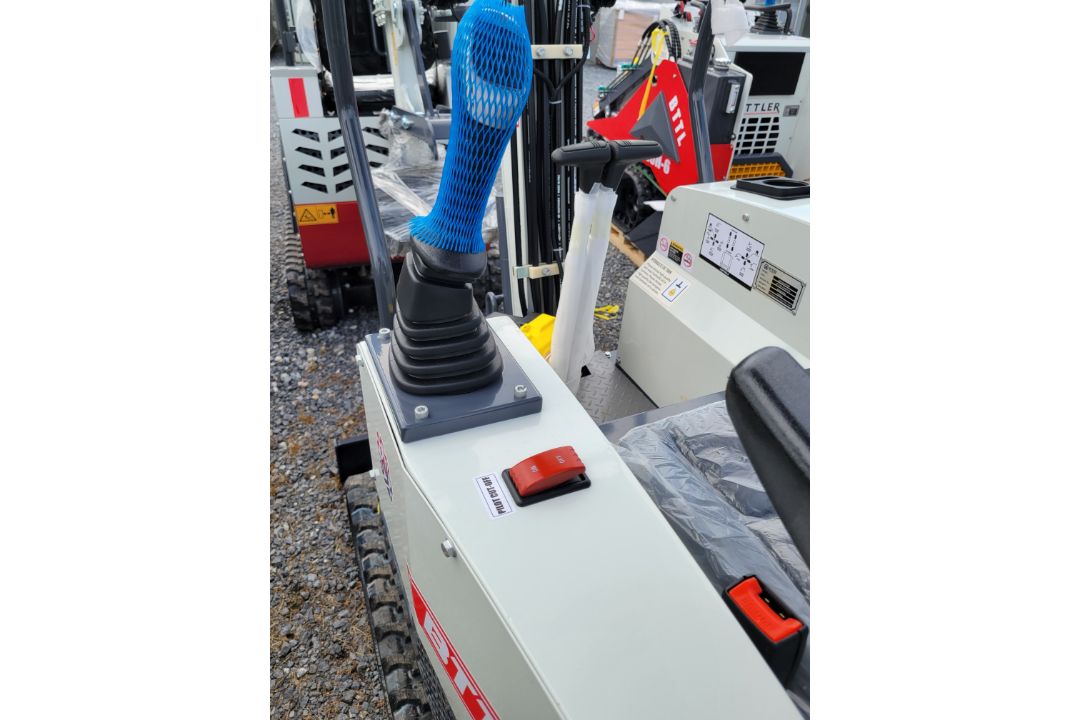 Battler ET15H-6 Mini Excavator 'NEW ' - Image 8 of 18