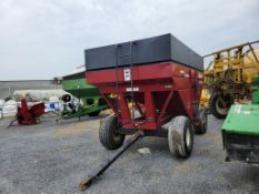 M&W 4250 Gravity Bin Wagon