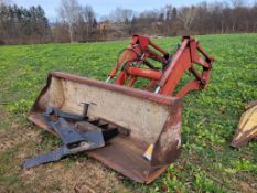 Case IH L300 Loader 'AS-IS - Cracked, Pins Worn'
