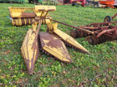 New Holland 824 Corn Head
