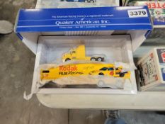 Quaker American Truck with Van Trailer