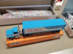 Winross Truck with Van Trailer