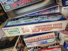Hess 18 Wheeler & Racer