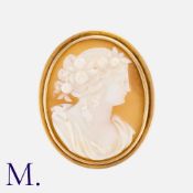NO RESERVE - A Cameo Brooch in yellow gold, comprising a cameo depicting a woman in profile.