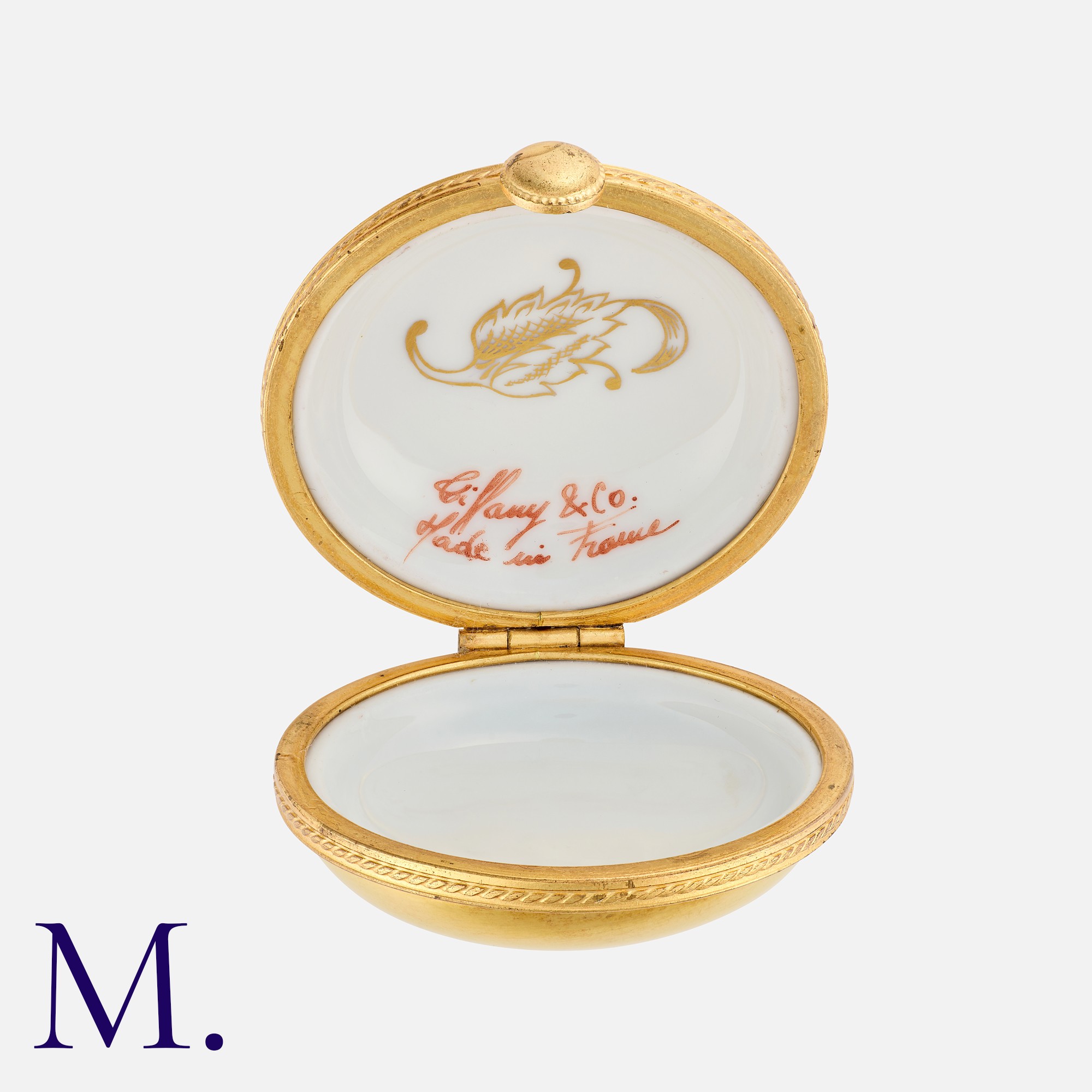 Tiffany & Co. A Vintage Porcelain Pill Box, a porcelain hinged foliate trinket or pill box. Marked - Image 3 of 4