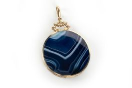 VICTORIAN STYLE AGATE PENDANT, 20TH CENTURY