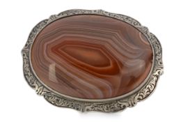 VICTORIAN AGATE BROOCH, MID-LATE 19TH CENTURY