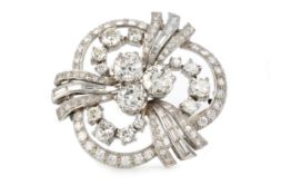 FINE DIAMOND BROOCH,