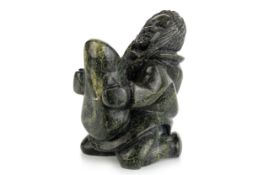 CANADIAN INUIT FOLK ART, CARVED HARDSTONE SERPENTINE MOTHER AND CHILD, LIKELY CAPE DORSET