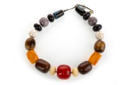 BEAD NECKLACE, EARLY 20TH CENTURY