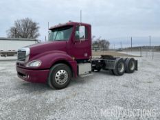 2014 Freightliner Columbia 120 Day Cab Semi Tractor
