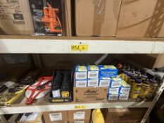 LOT CONSISTING OF ASSORTED ITEMS