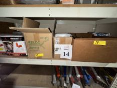 LOT CONSISTING OF ASSORTED ITEMS