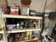 LOT CONSISTING OF ASSORTED ITEMS