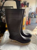 PAIRS OF PLAIN TOE PVC HURRICANE BOOTS SIZE 8