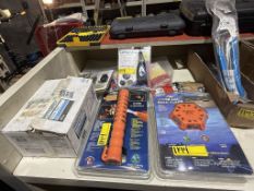 LOT CONSISTING OF ASSORTED ITEMS