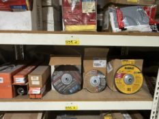 LOT CONSISTING OF ASSORTED ITEMS