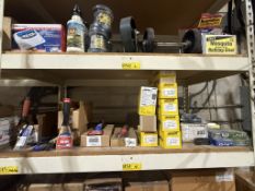 LOT CONSISTING OF ASSORTED ITEMS