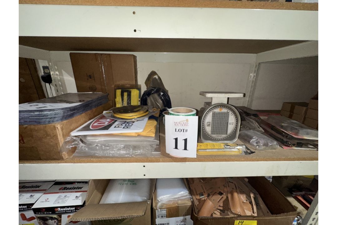 LOT CONSISTING OF ASSORTED ITEMS - Image 1 of 10
