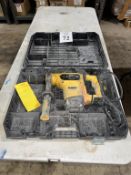 DEWALT MAX ROTARY HAMMER DRILL (TESTED, POWERS ON)