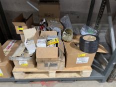 LOT CONSISTING OF ASSORTED ITEMS