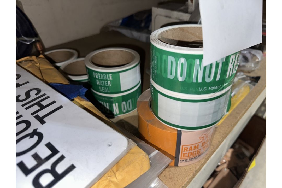 LOT CONSISTING OF ASSORTED ITEMS - Image 7 of 10