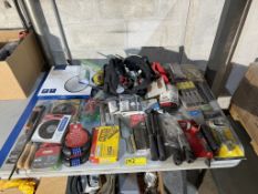 LOT CONSISTING OF ASSORTED ITEMS