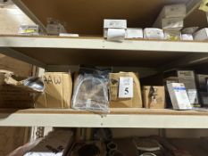 LOT CONSISTING OF ASSORTED ITEMS