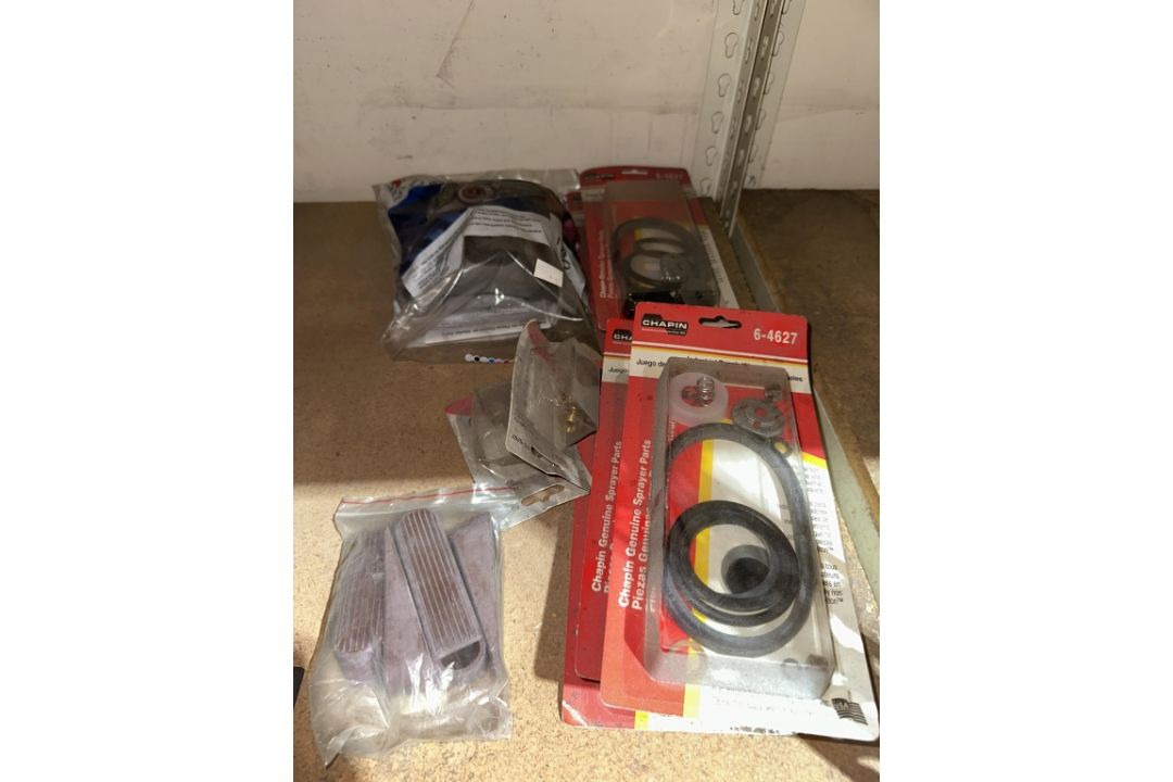 LOT CONSISTING OF ASSORTED ITEMS - Image 9 of 10