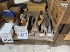 LOT CONSISTING OF ASSORTED FLOATS