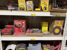 LOT CONSISTING OF ASSORTED ITEMS