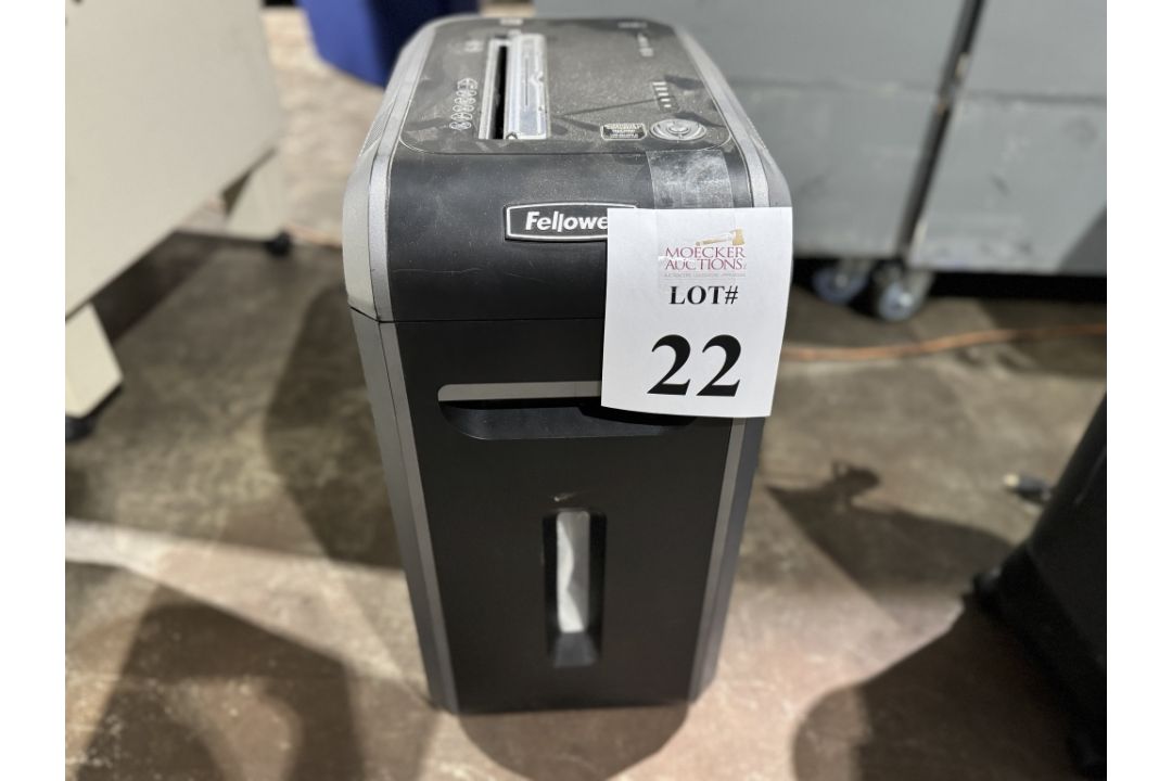 FELLOWES PAPER SHREDDER MODEL 99CI - Image 1 of 2